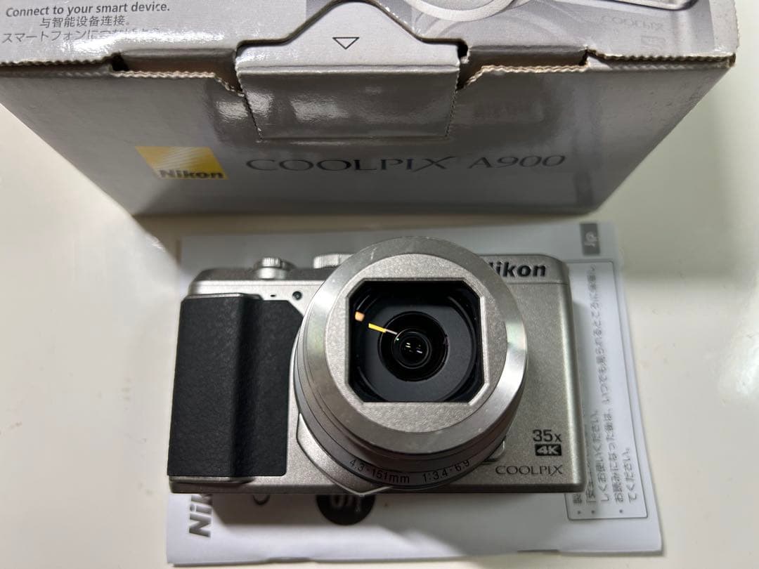 Nikon COOLPIX A900 本体と付属品