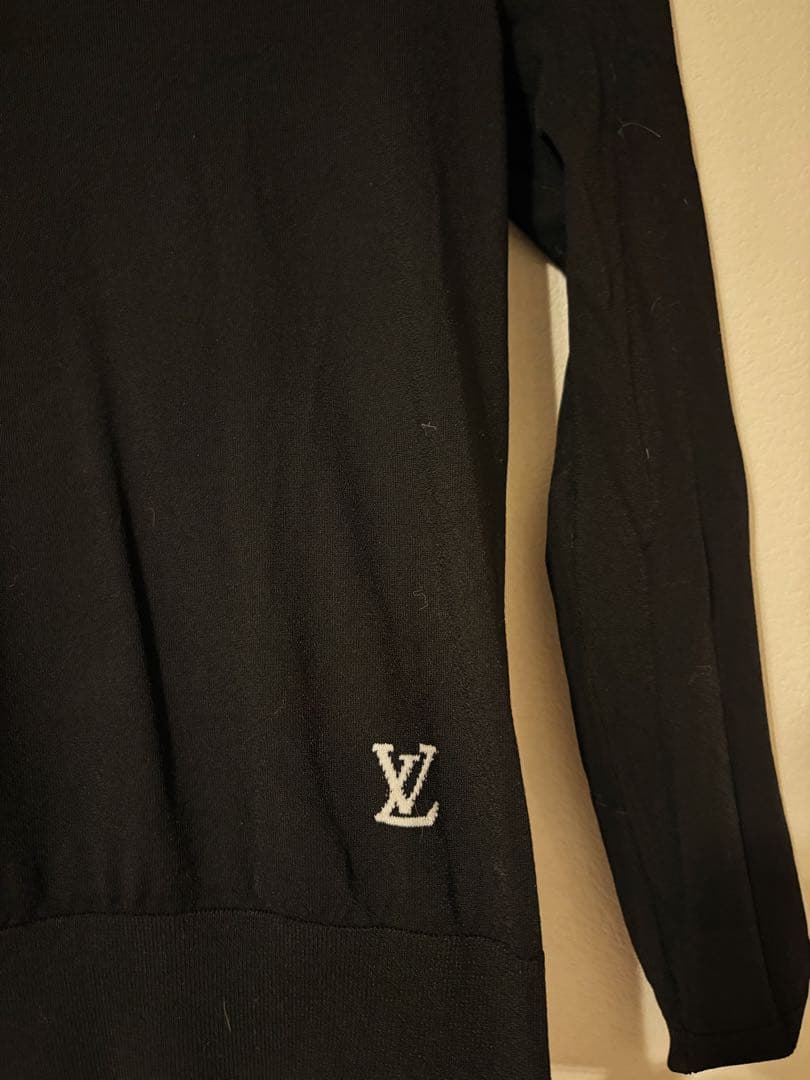 LOUIS VUITTONショルダーディテールタートルネックセーター