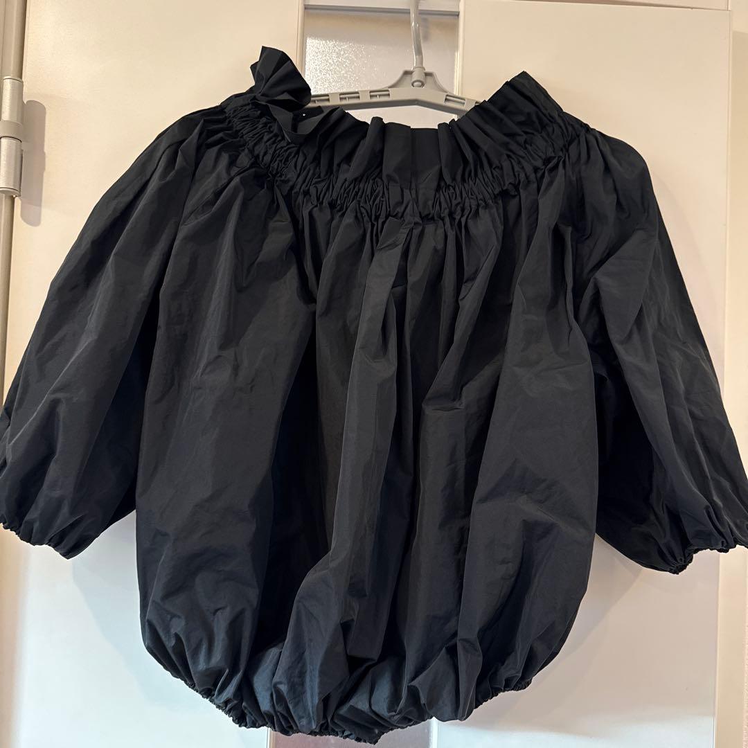 Cygneフリルギャザーオフショルダーブラウス！人気のブラックです！シーニュ