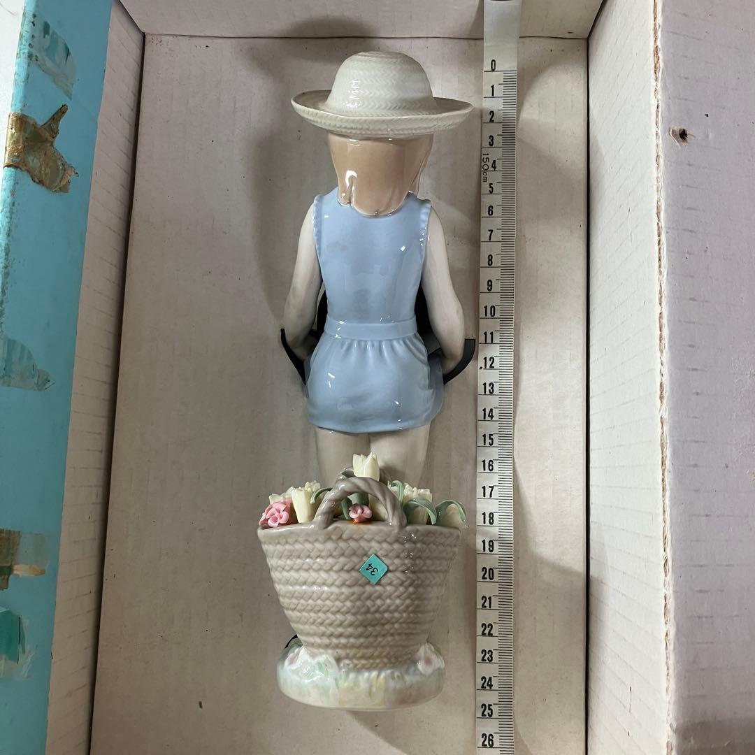 LLADRO リヤドロ 1284 花を持つ少女 フィギュリン 箱付