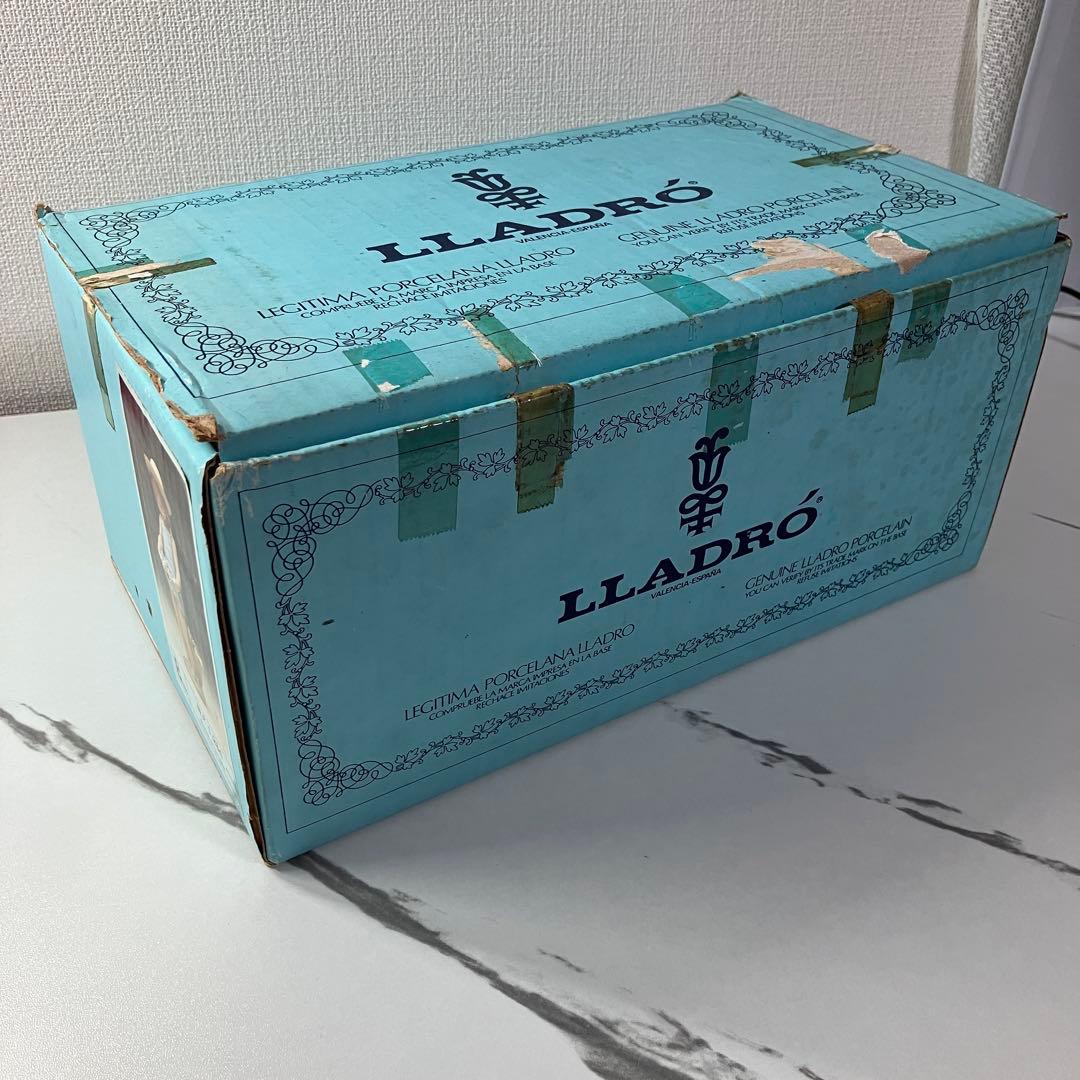 LLADRO リヤドロ 1284 花を持つ少女 フィギュリン 箱付