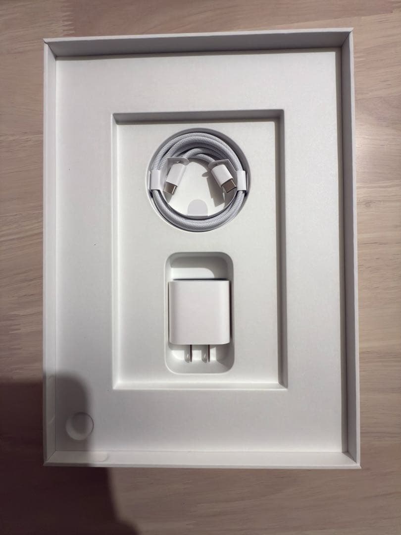 Apple iPad 本体 ブルー 箱付き　ガラスフィルム　ケースあり