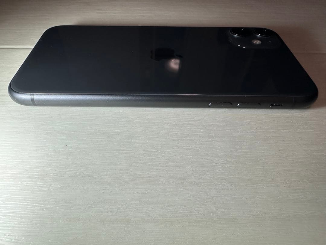 iPhone 11 64GB ブラック au バッテリー90% 美品