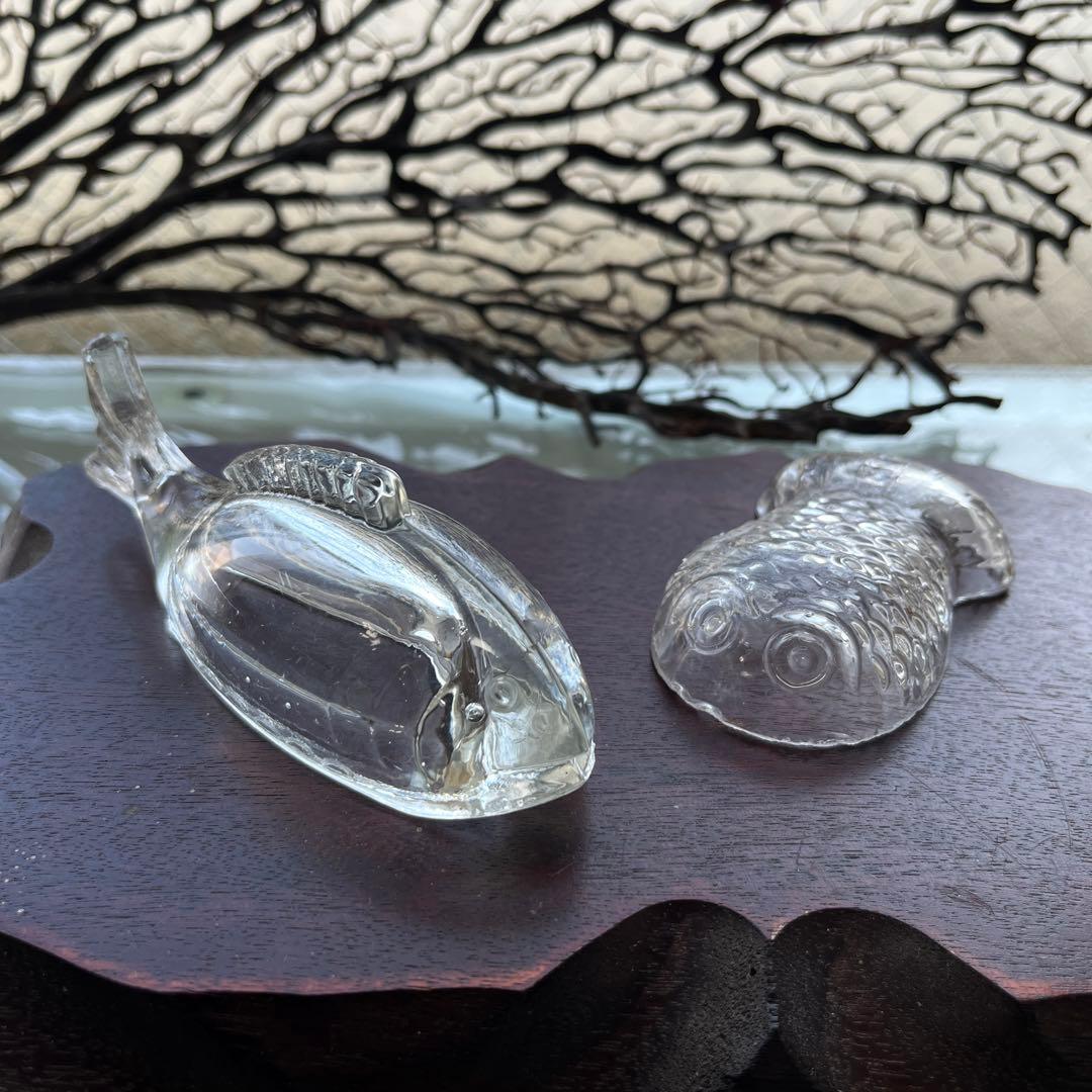 骨董　時代ガラス　珍品　魚型プレス　金平糖瓶？　文鎮？　用途不明　ウランガラス