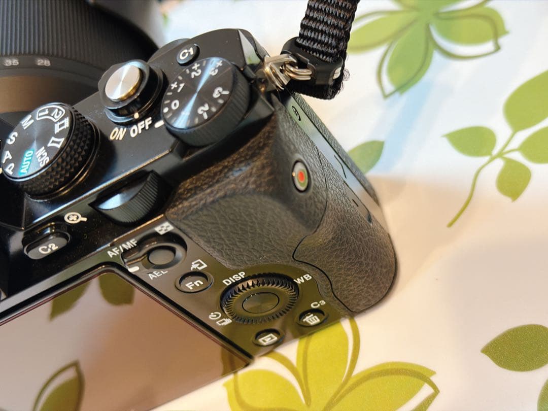 【美品】SONY α7 ILCE-7 ミラーレスカメラ 一眼 レンズキット