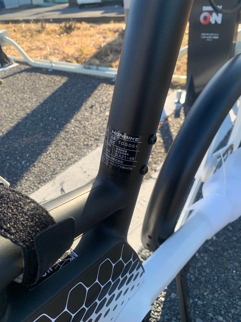 新品HONBIKE 電動アシスト自転車　黒白(カゴ、空気入れ付き)