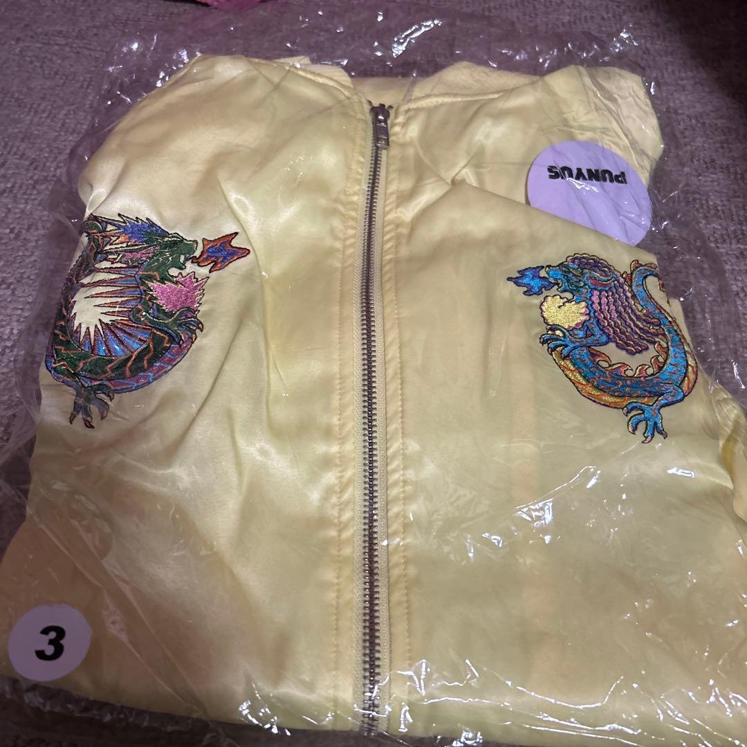 プニュズ　スカジャン