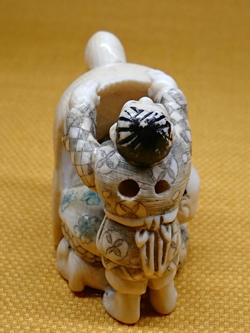 人形　 細密彫刻　根付　天然素材　置物　インテリア　工芸品　美術品　A2559