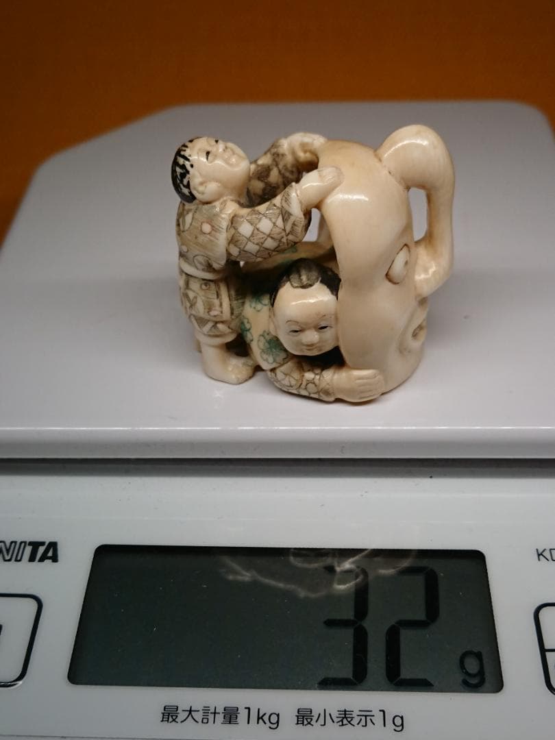 人形　 細密彫刻　根付　天然素材　置物　インテリア　工芸品　美術品　A2559