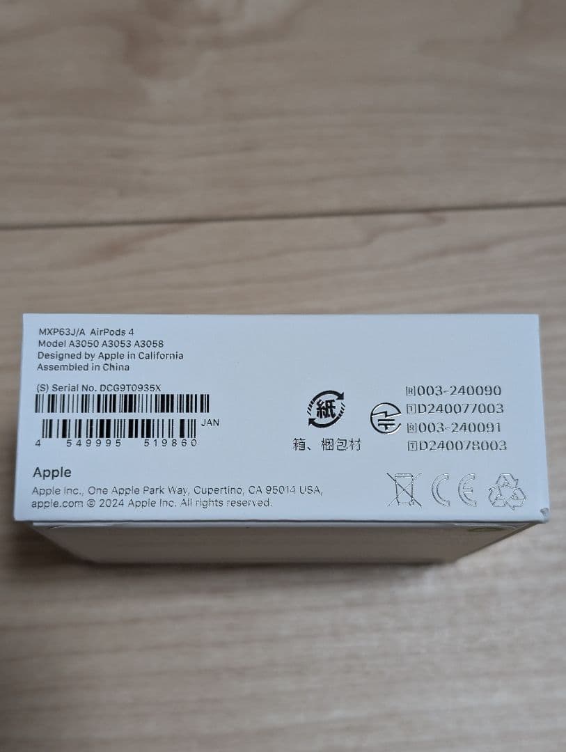 未開封　AirPods 4 アップル　イヤホン