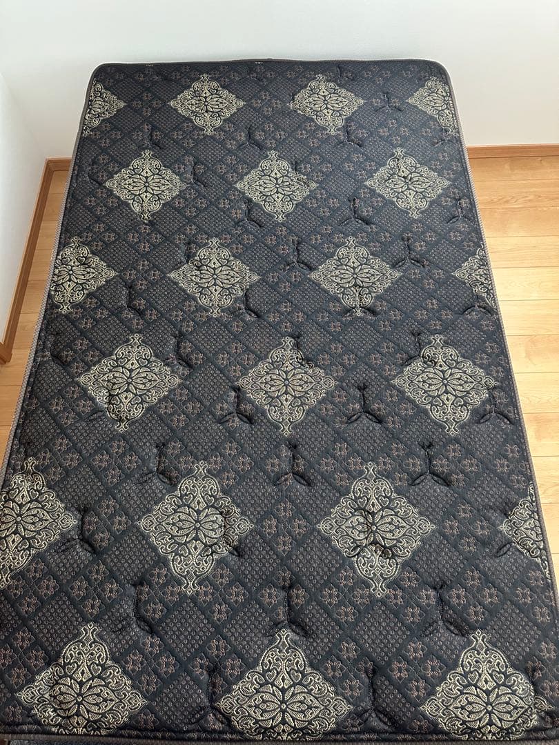 サータ（Serta ）セミダブルマットレス　ブラウン