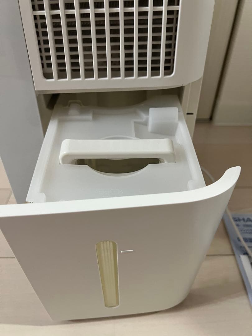 シャープ 衣類乾燥 除湿器 CM-J100-W (2020年製)