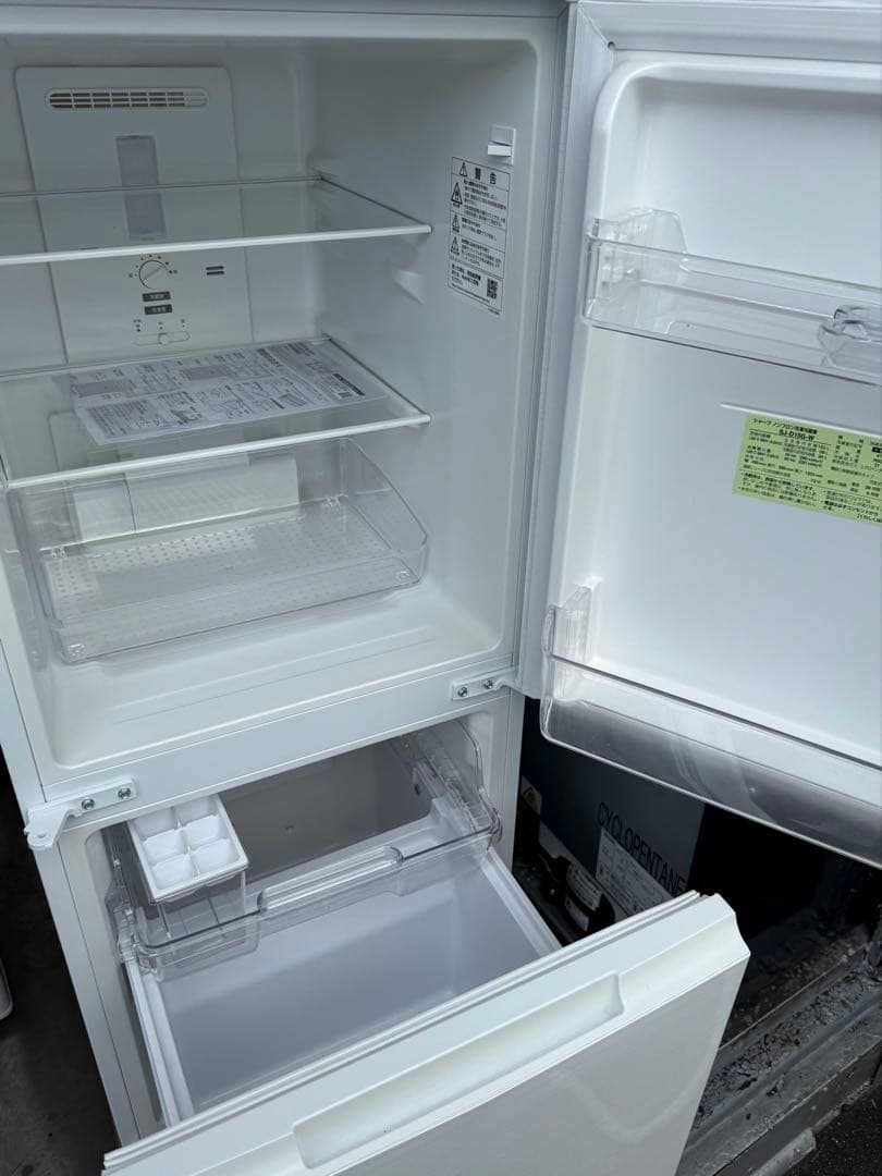 ★名古屋市近郊送料無料！ 2021年製シャープ 152L 冷蔵庫 SJ-D15G