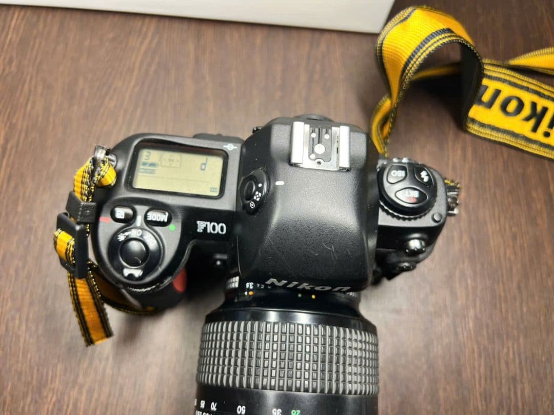 ニコン f100 + レンズ af 28-200 f3.5-5.6