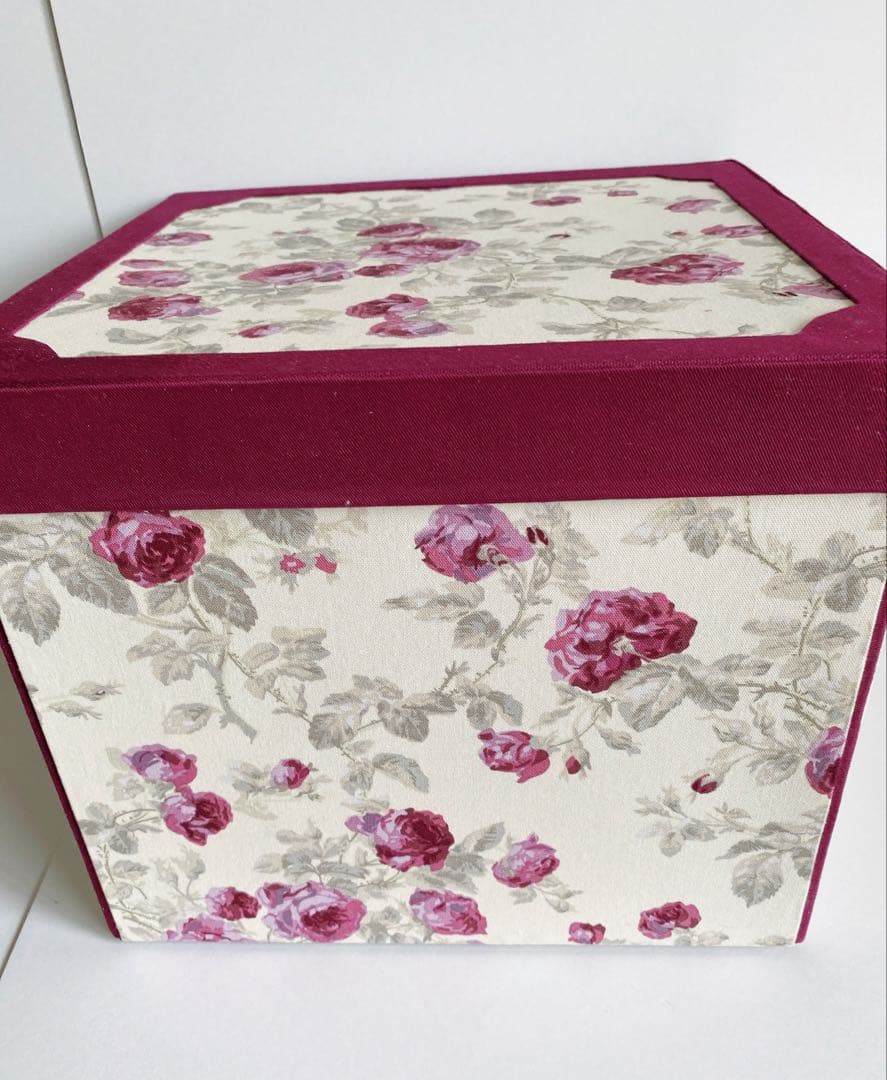 大きなカルトナージュボックス