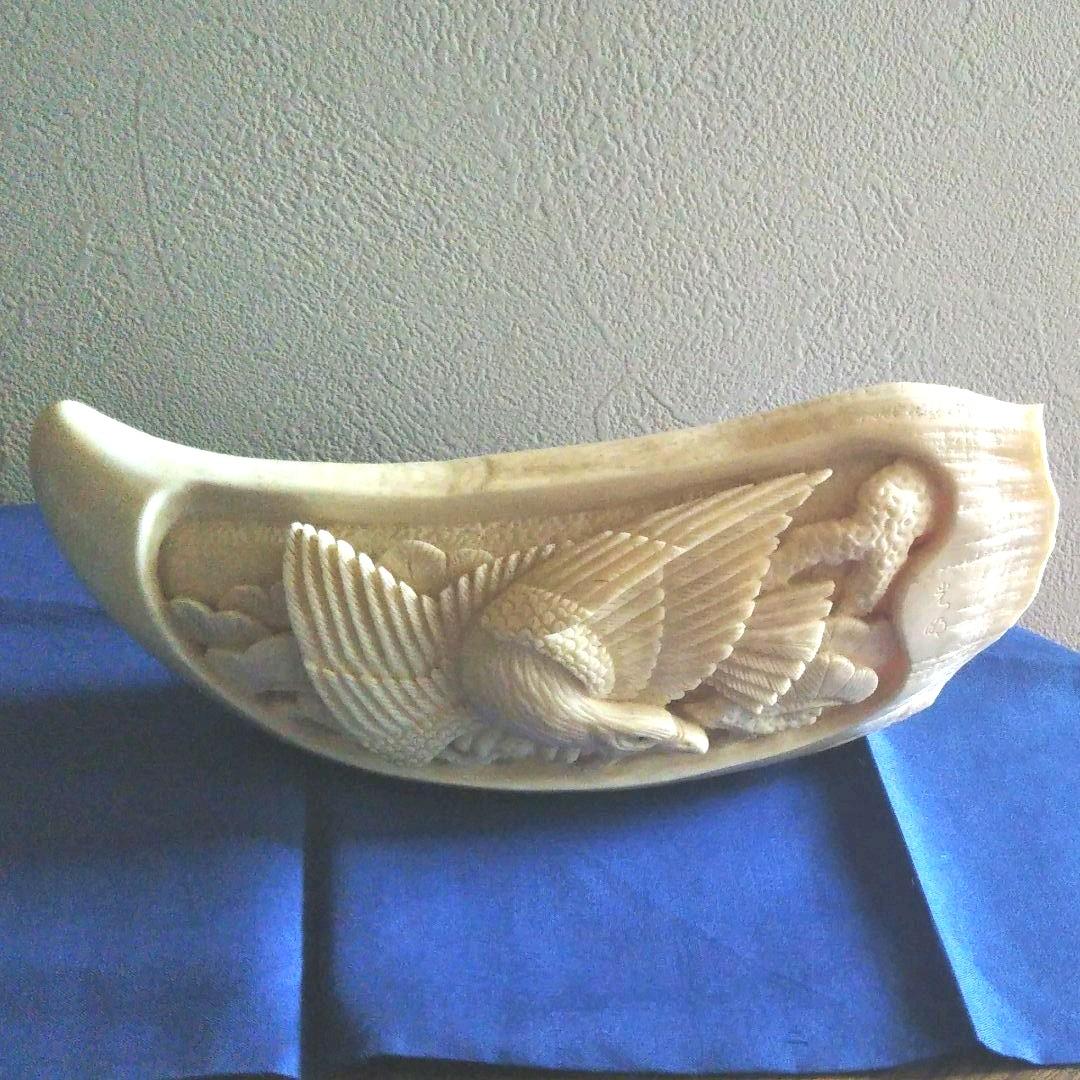 クジラ歯(彫刻物)