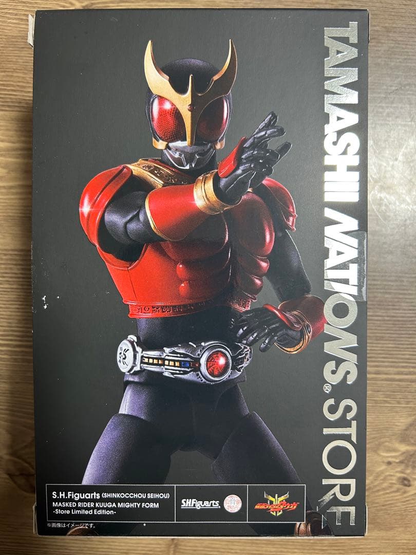 真骨彫製法仮面ライダークウガ　ストアリミテッドエディション（台座付き）