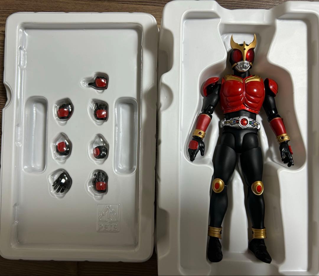 真骨彫製法仮面ライダークウガ　ストアリミテッドエディション（台座付き）