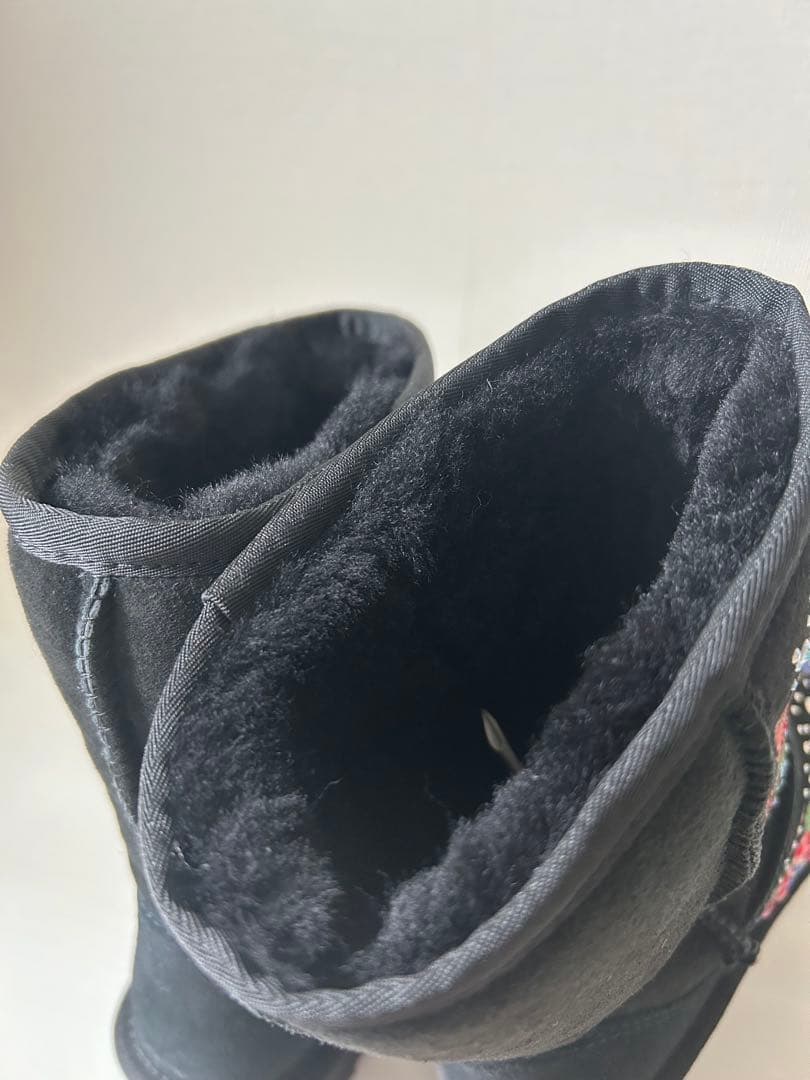 【未使用】エスタシオン 花柄刺繍　黒ムートンブーツ