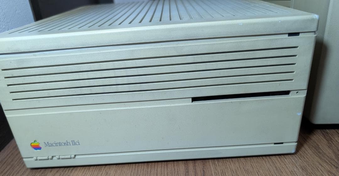 Macデスクトップ old Mac Macintosh IIci Portrait Display