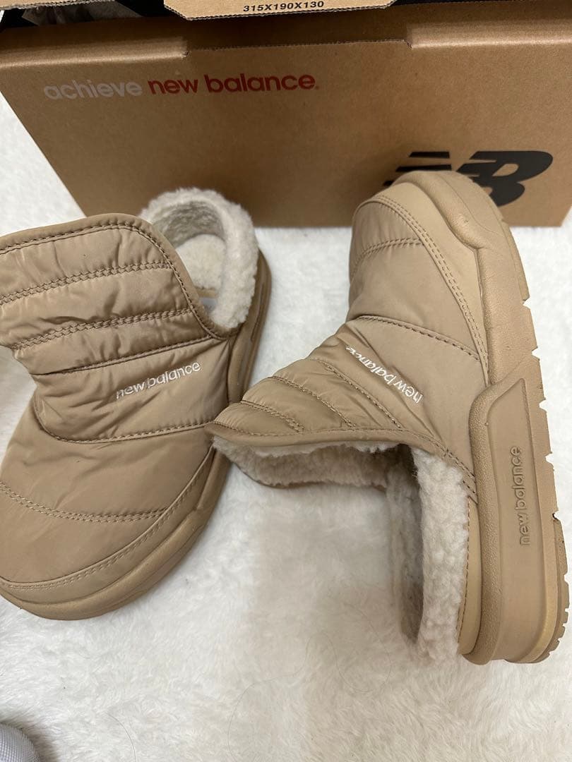 NEW BALANCE ニューバランス　スリッパ　クロックス　ふわふわ靴