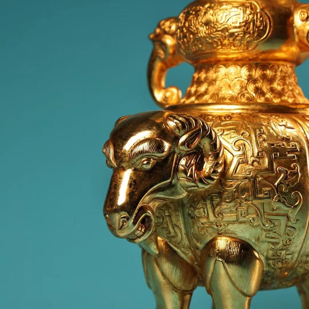中国古美術・旧蔵鎏金三羊花瓶・純銅细密彫・純手作り・高浮彫・置物・観賞瓶・文房具