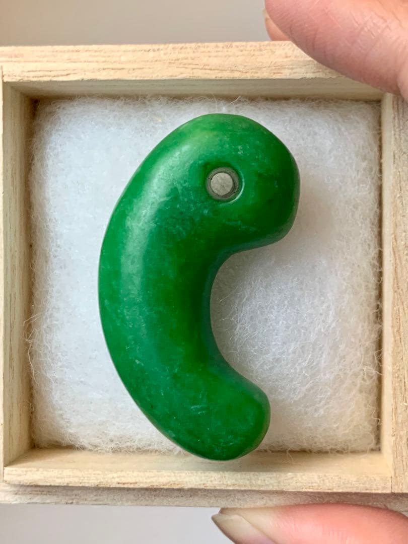 古墳期　出土　糸魚川超ろんかん翡翠勾玉　縄文　弥生　石器　大珠　根付　土器　化石