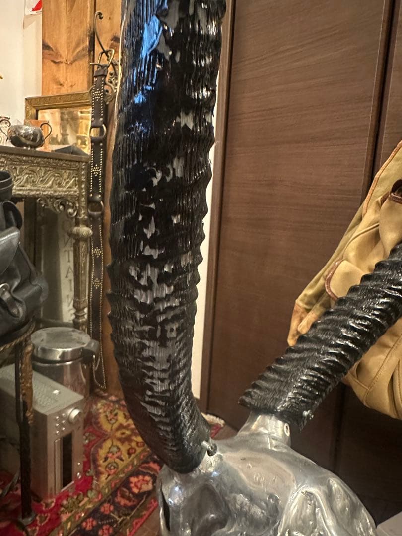 金属製動物頭部　アンティーク風　アルミ