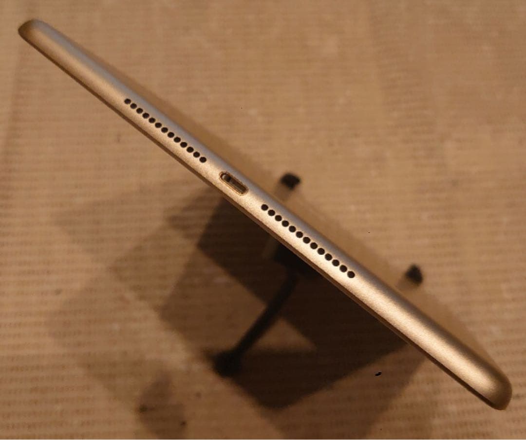 FHP61 完動品SIMフリーiPad第5世代(A1823)本体32GB送料込