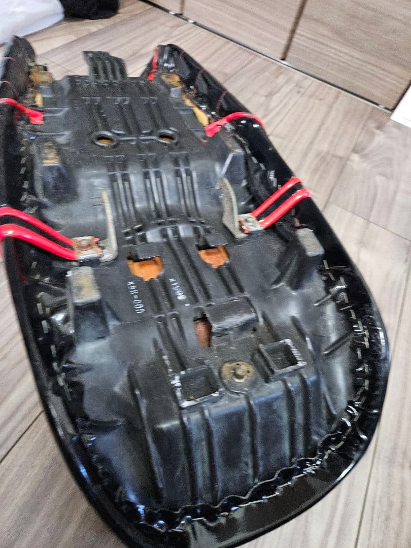 ジェイド 250 シート 黒赤 エナメル type