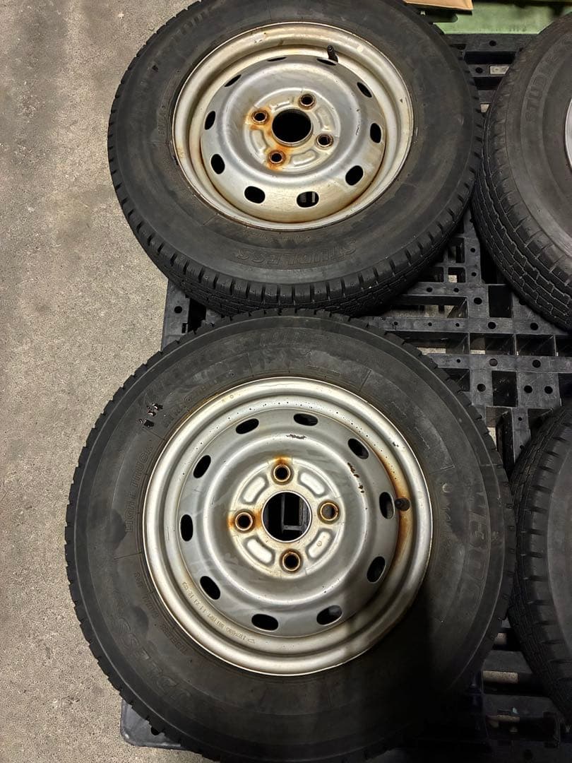 軽トラ、軽バン鉄ホイール付きスタッドレスタイヤ　4本