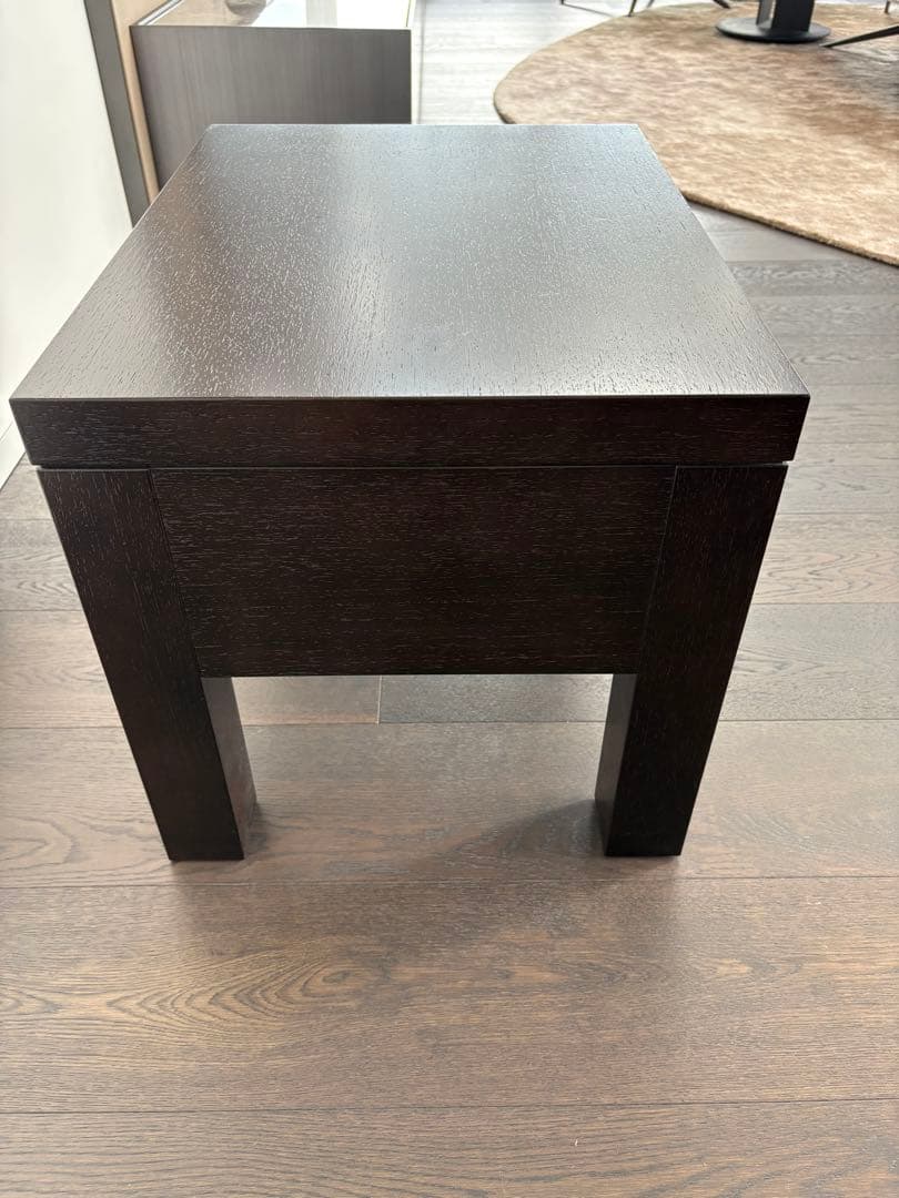 カッシーナ　カトリーヌ・メミ　ベッドサイドテーブル