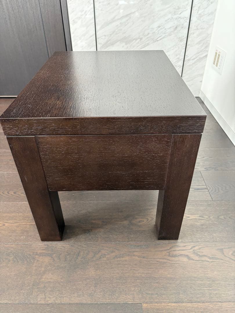 カッシーナ　カトリーヌ・メミ　ベッドサイドテーブル