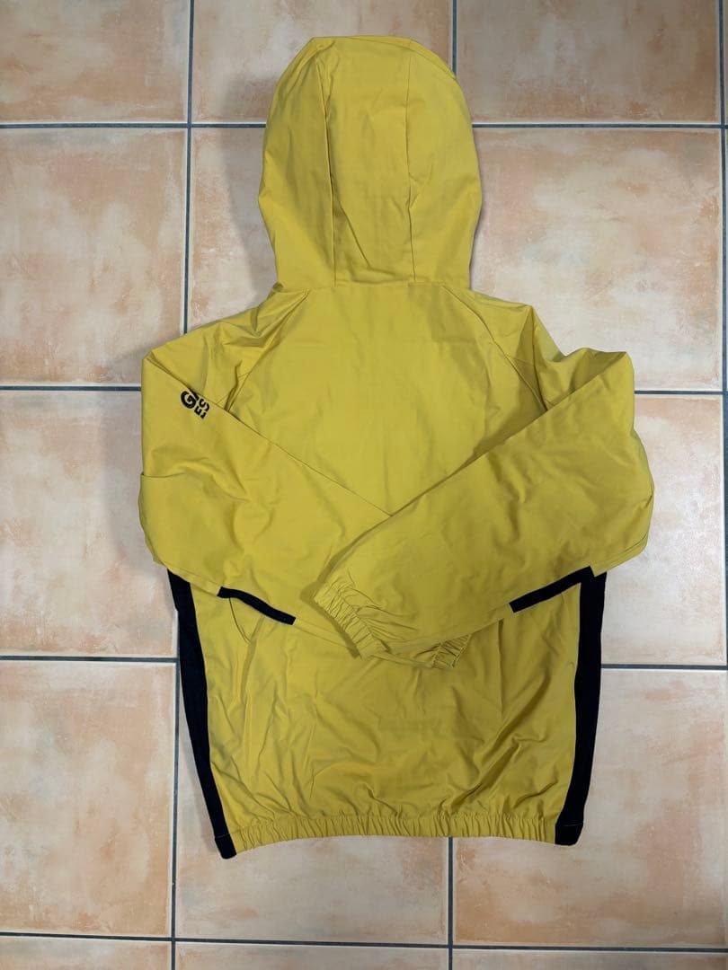 gol. イエロー フード付きジャケットとパンツ セット