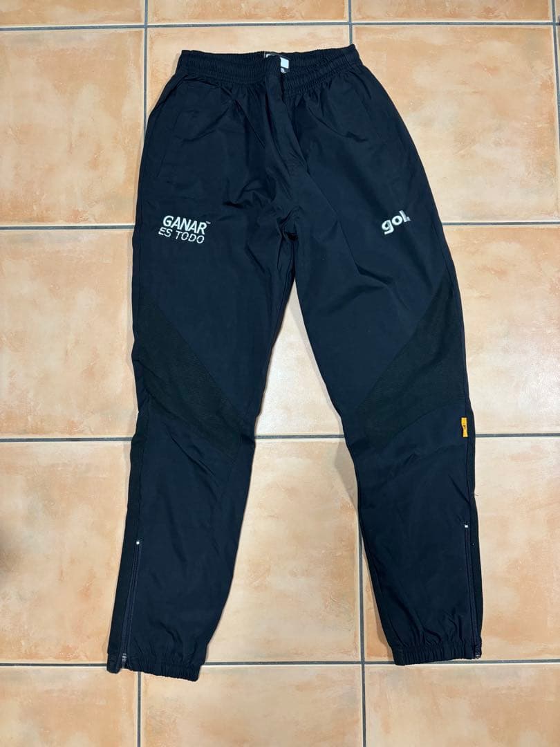 gol. イエロー フード付きジャケットとパンツ セット