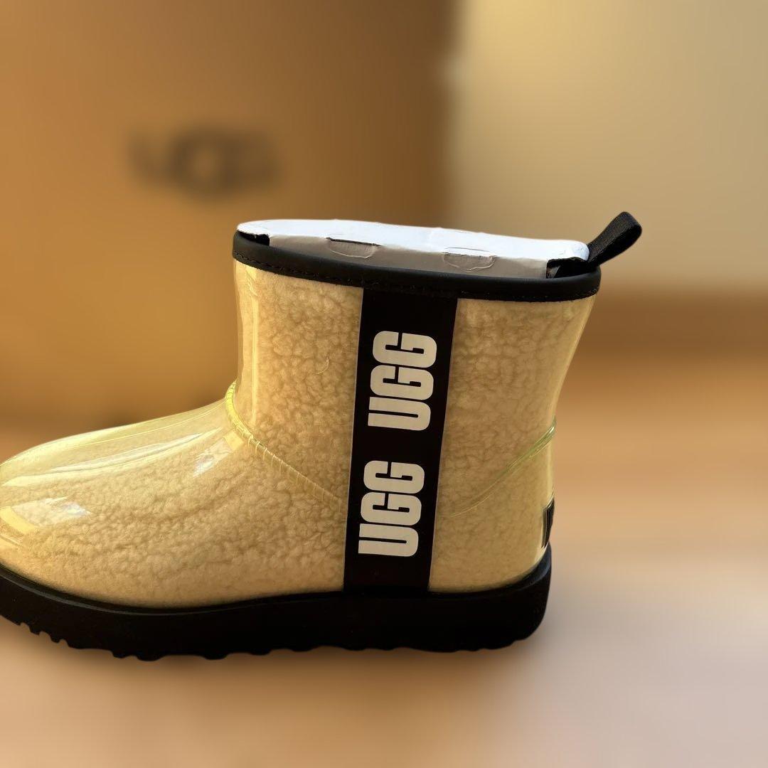 UGG クリアボア・レインブーツ　サイズUSA7