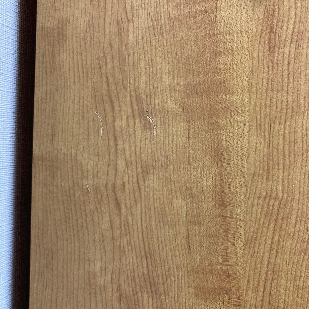 ナチュラル　木製 3ドア　ワードローブ　花の装飾付き