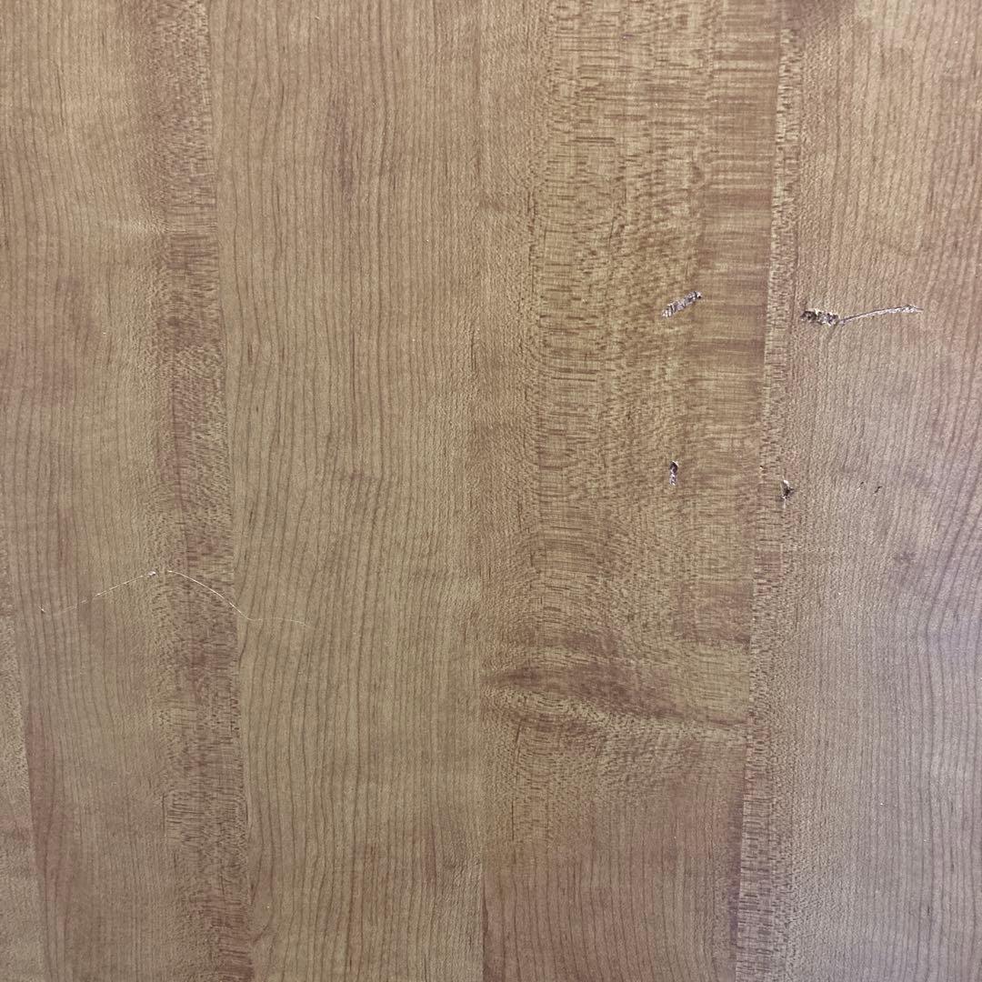 ナチュラル　木製 3ドア　ワードローブ　花の装飾付き