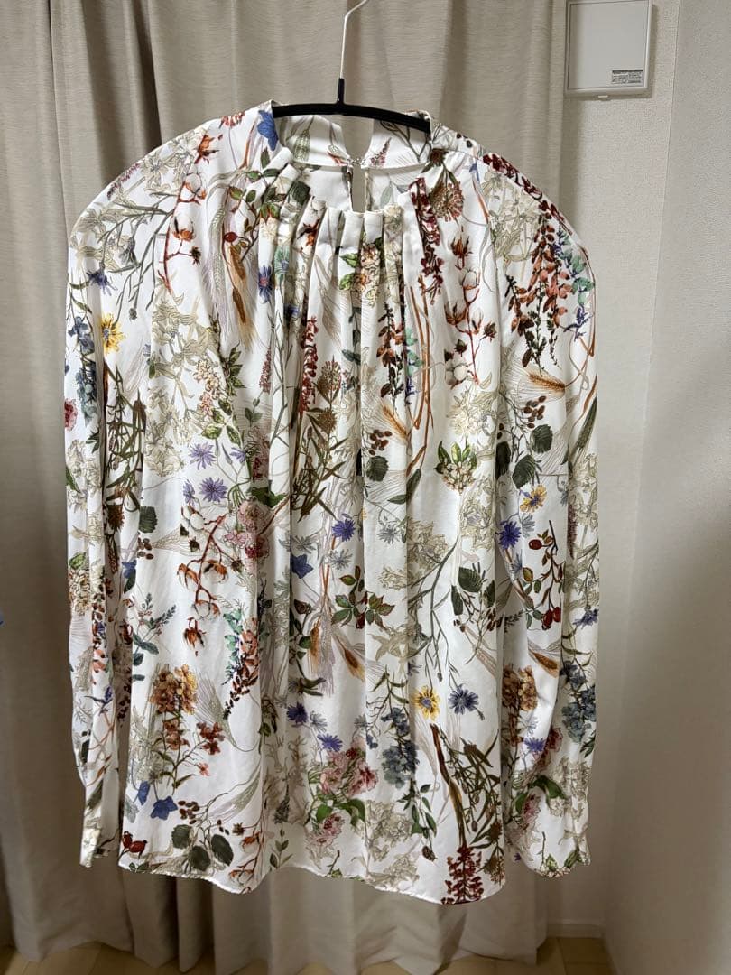 TOMORROWLAND インクリーズフラワープリントブラウス