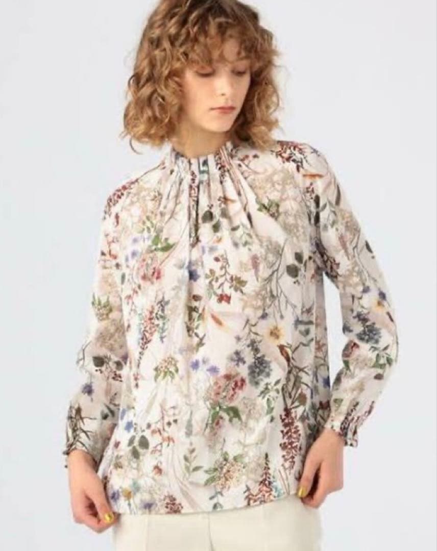 TOMORROWLAND インクリーズフラワープリントブラウス