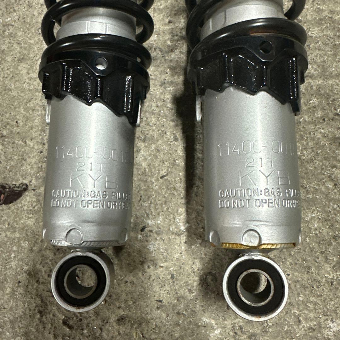 カヤバ　KYB リアサスペンション