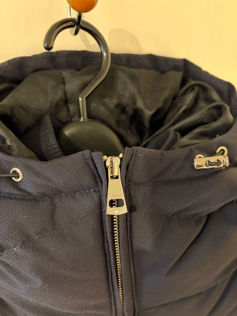 AKM ダウンジャケットNAVY 紺色　細身　マット色　迷彩ライナー　防寒性抜群