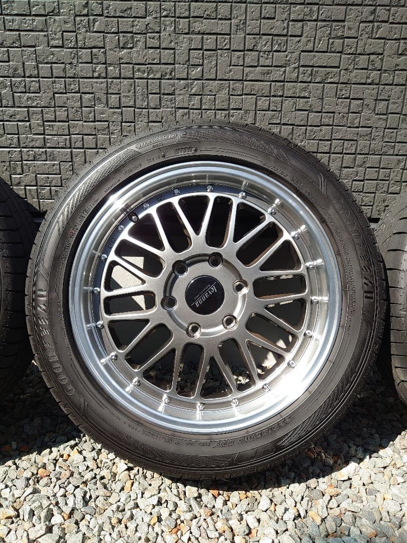 送料込　levanna V10LTH　18インチ　タイヤバリ山　美品　ハイエース