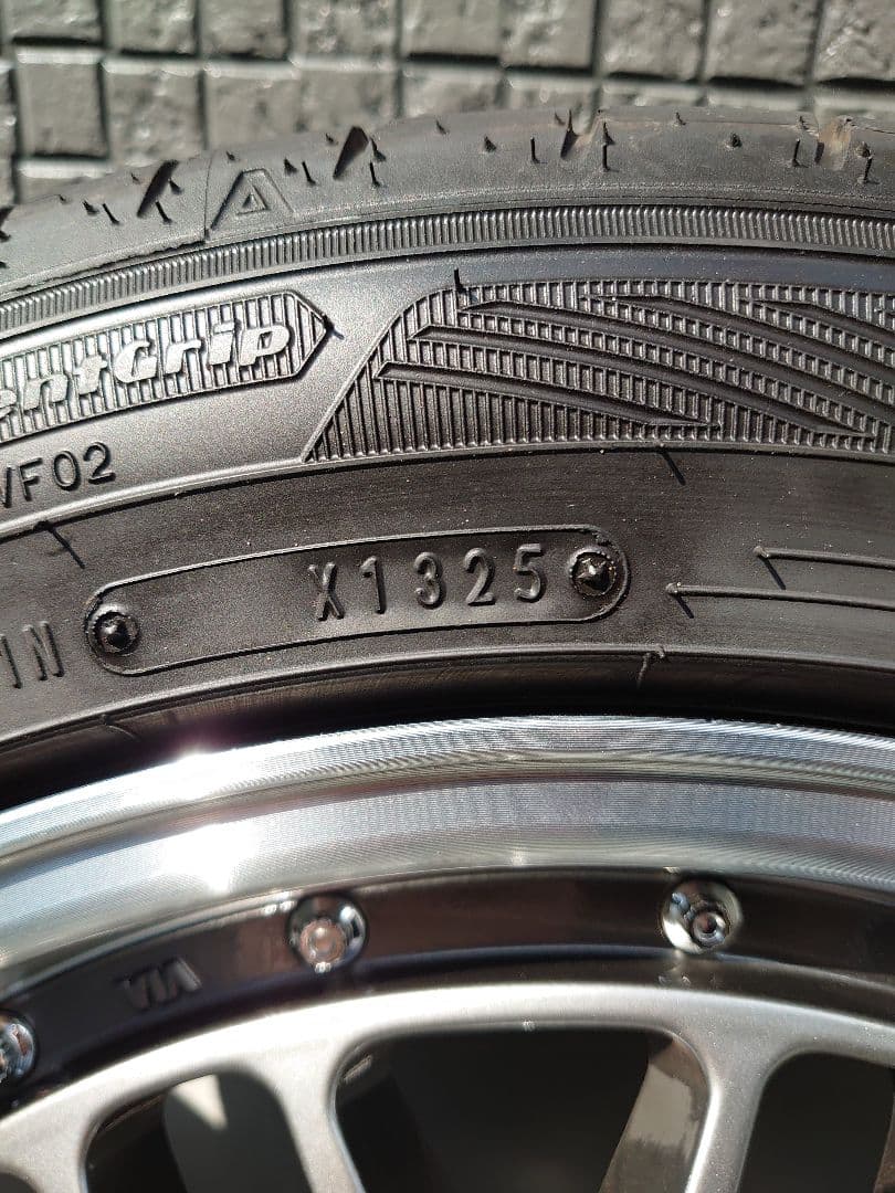 送料込　levanna V10LTH　18インチ　タイヤバリ山　美品　ハイエース