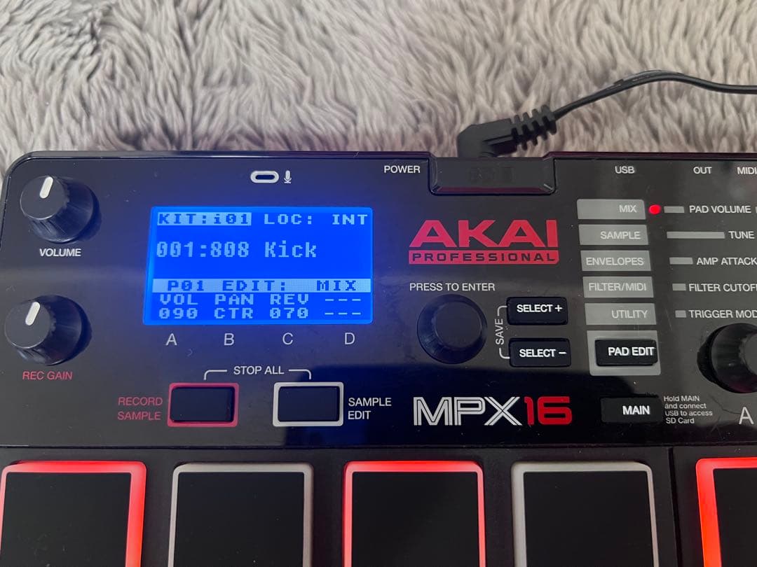 AKAI MPX16 サンプラー　16パッド×10バンク　さらにSDで増設可能