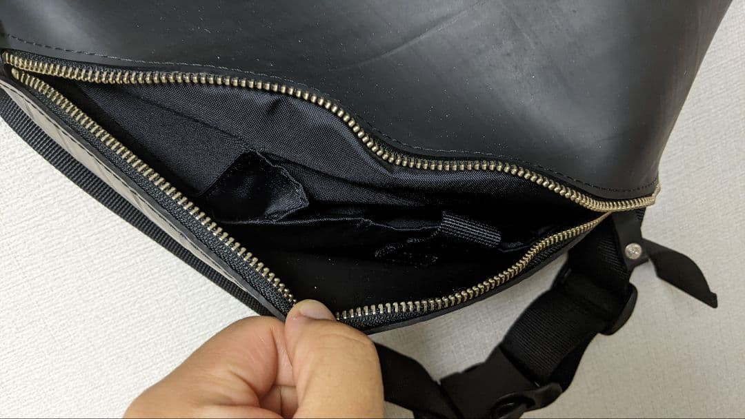 【新品】SEAL　ワンショルダーバッグ TRIANGLE LARGE