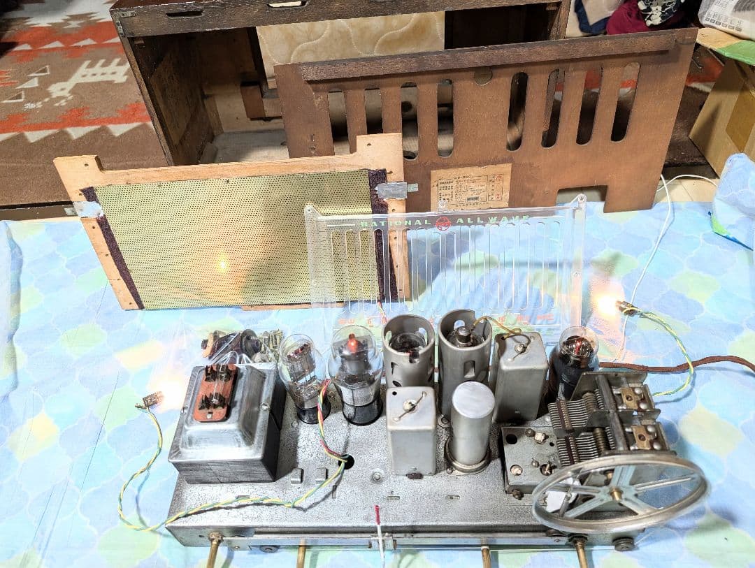 昭和家族団らんレトロ真空管ラジオ2バンド　 bluetooth付　ホームラジオ