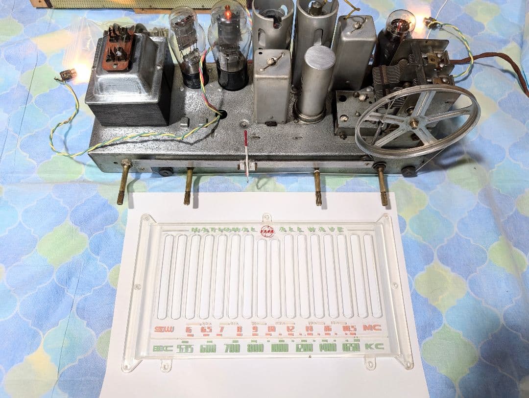 昭和家族団らんレトロ真空管ラジオ2バンド　 bluetooth付　ホームラジオ