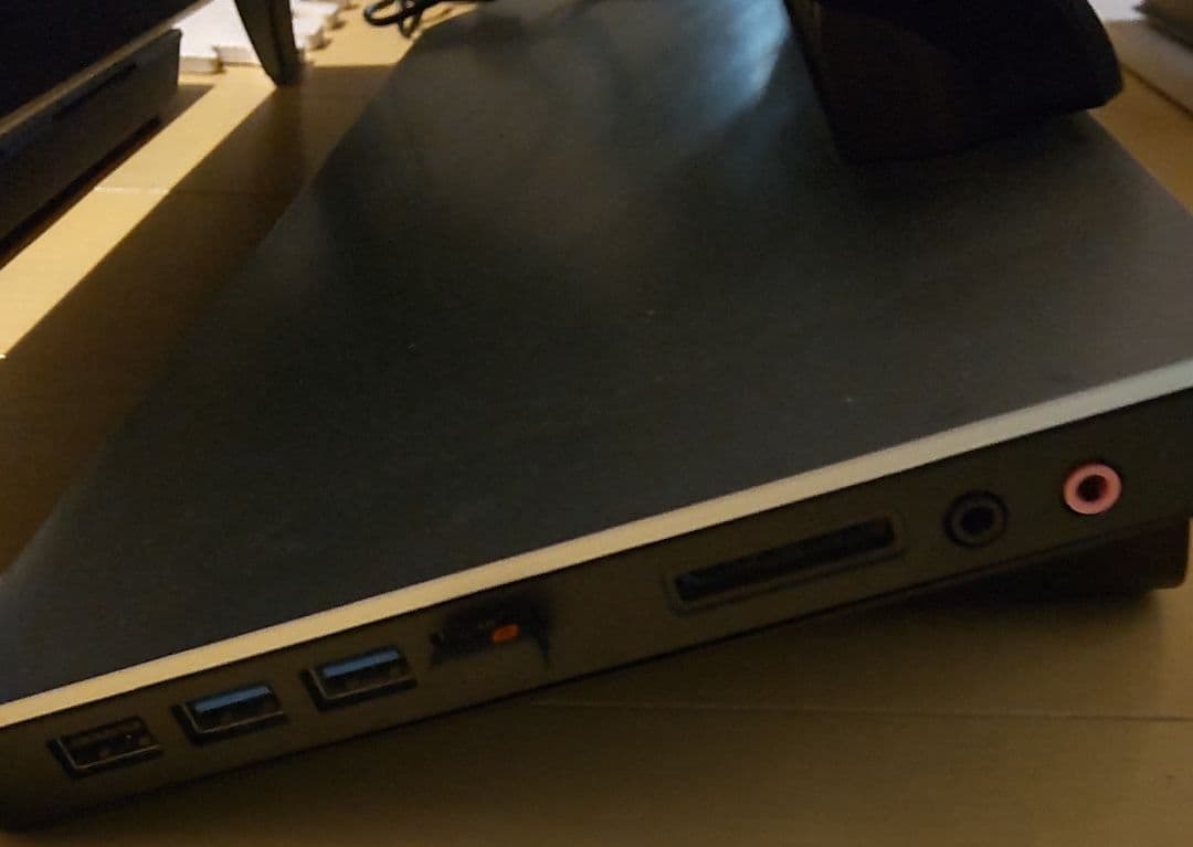 一体型パソコン　富士通　FMV　WH77/W