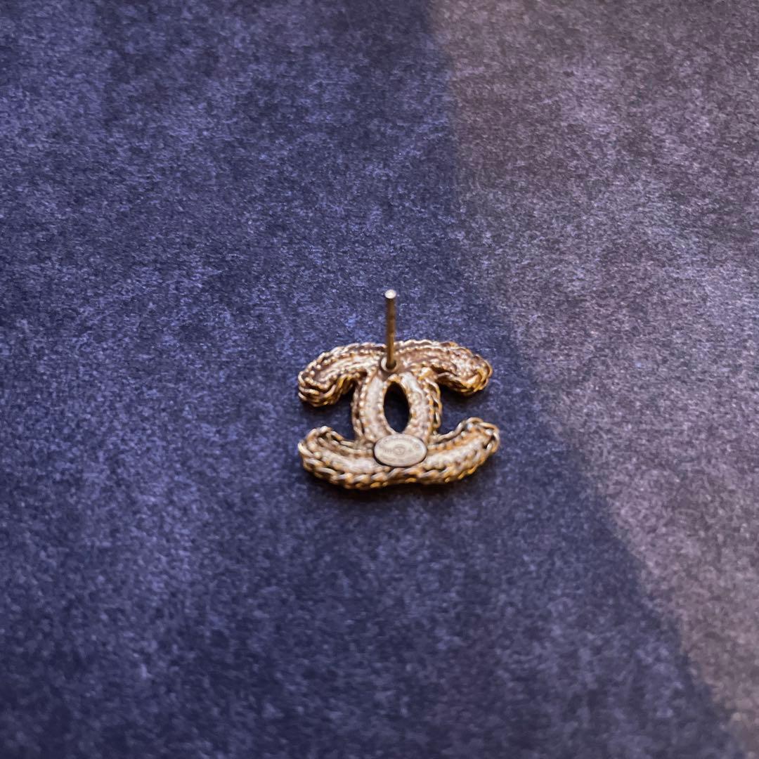 CHANEL ゴールドロゴピアス